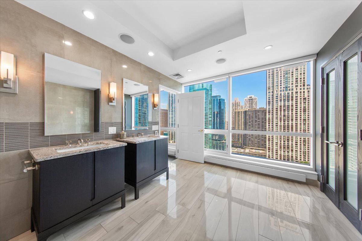 445 E NORTH WATER Street Unit: 2501
