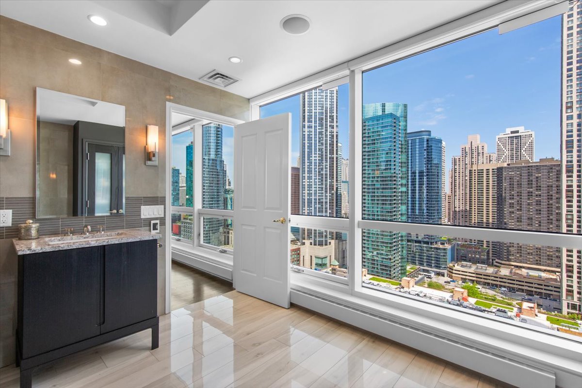 445 E NORTH WATER Street Unit: 2501