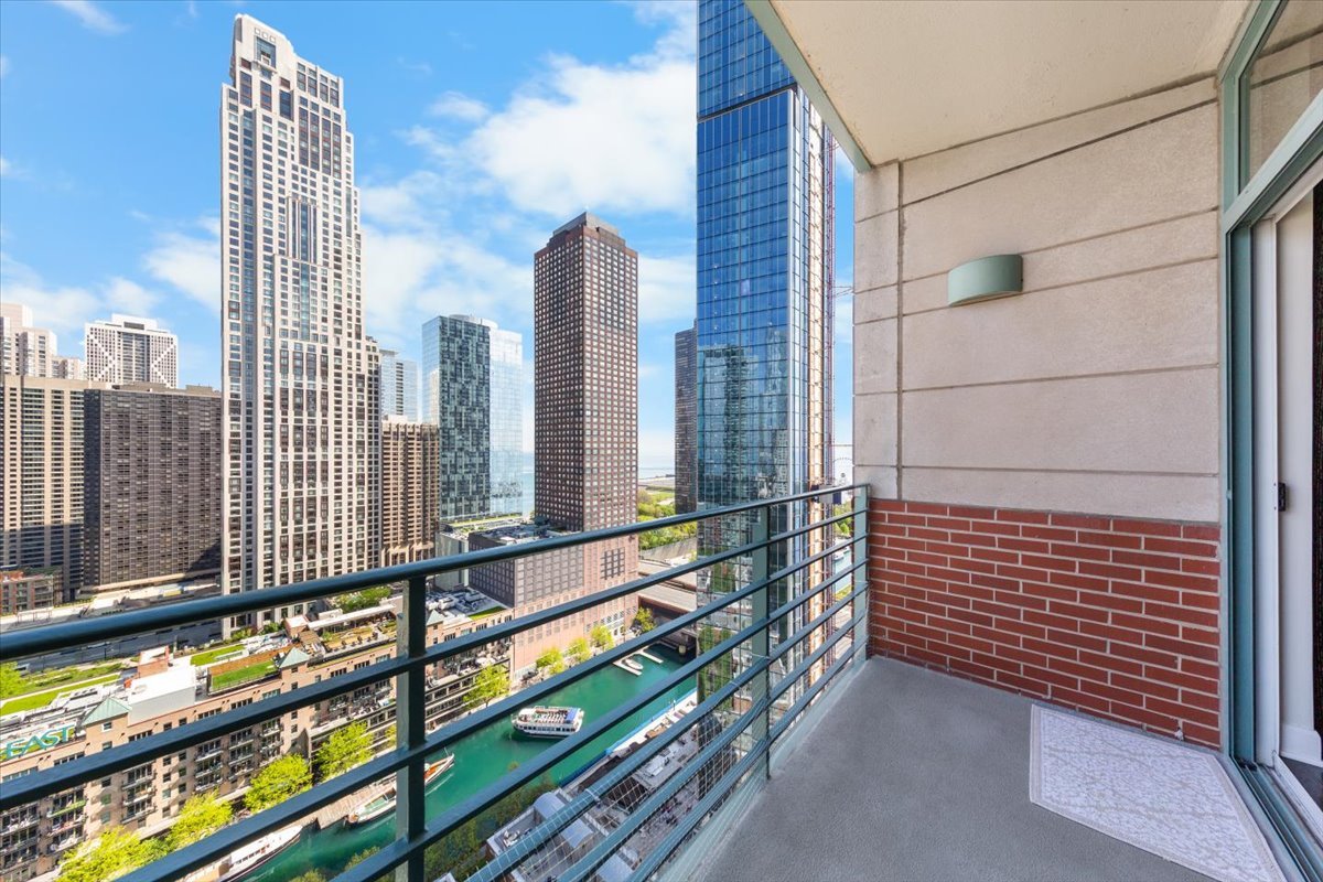 445 E NORTH WATER Street Unit: 2501