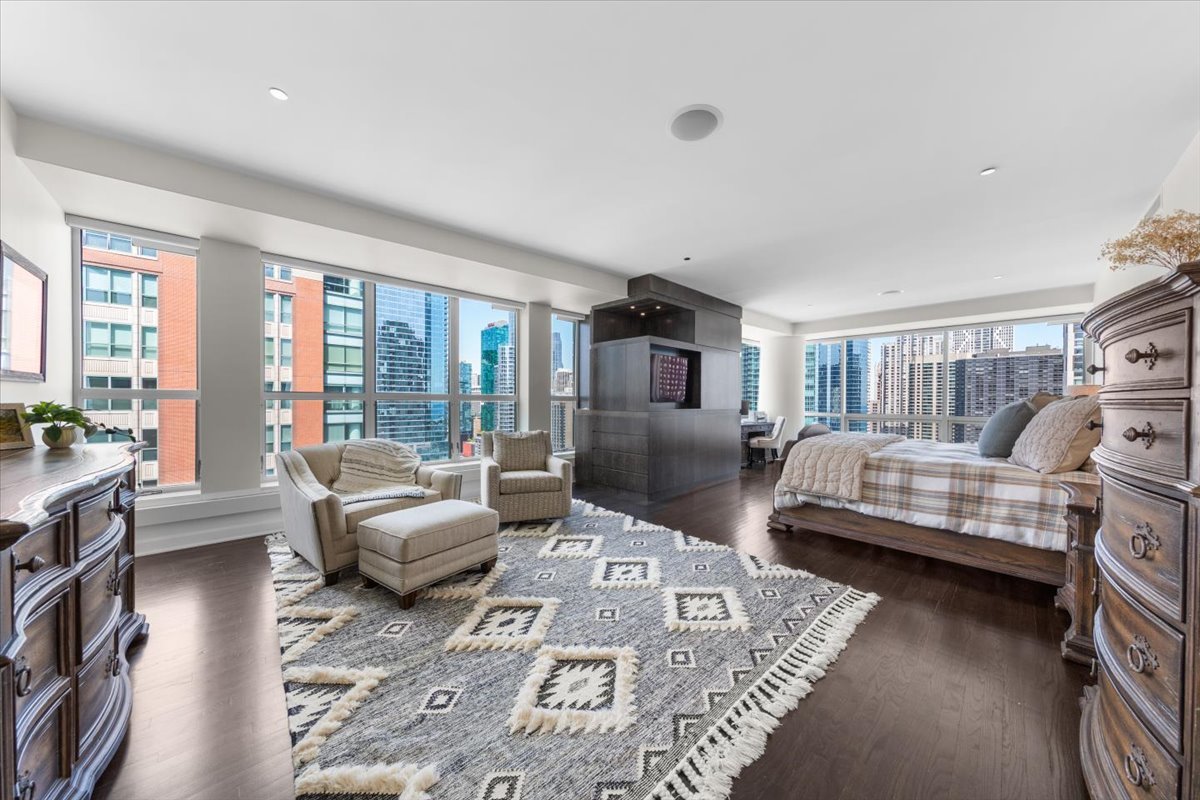 445 E NORTH WATER Street Unit: 2501