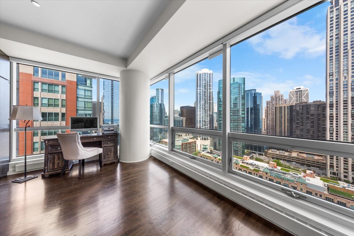 445 E NORTH WATER Street Unit: 2501