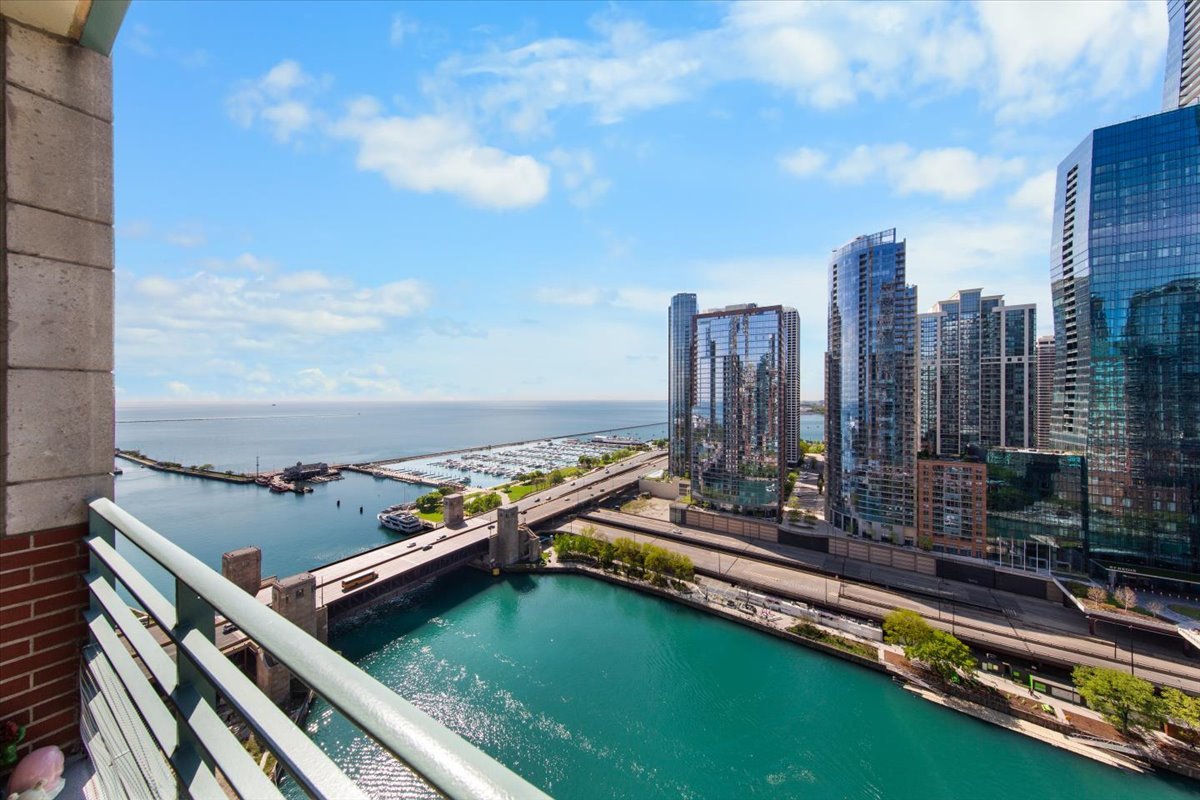 445 E NORTH WATER Street Unit: 2501