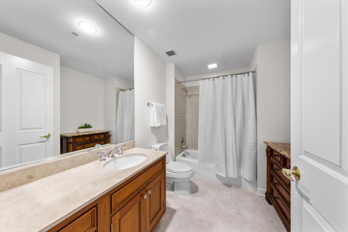 445 E NORTH WATER Street Unit: 2501
