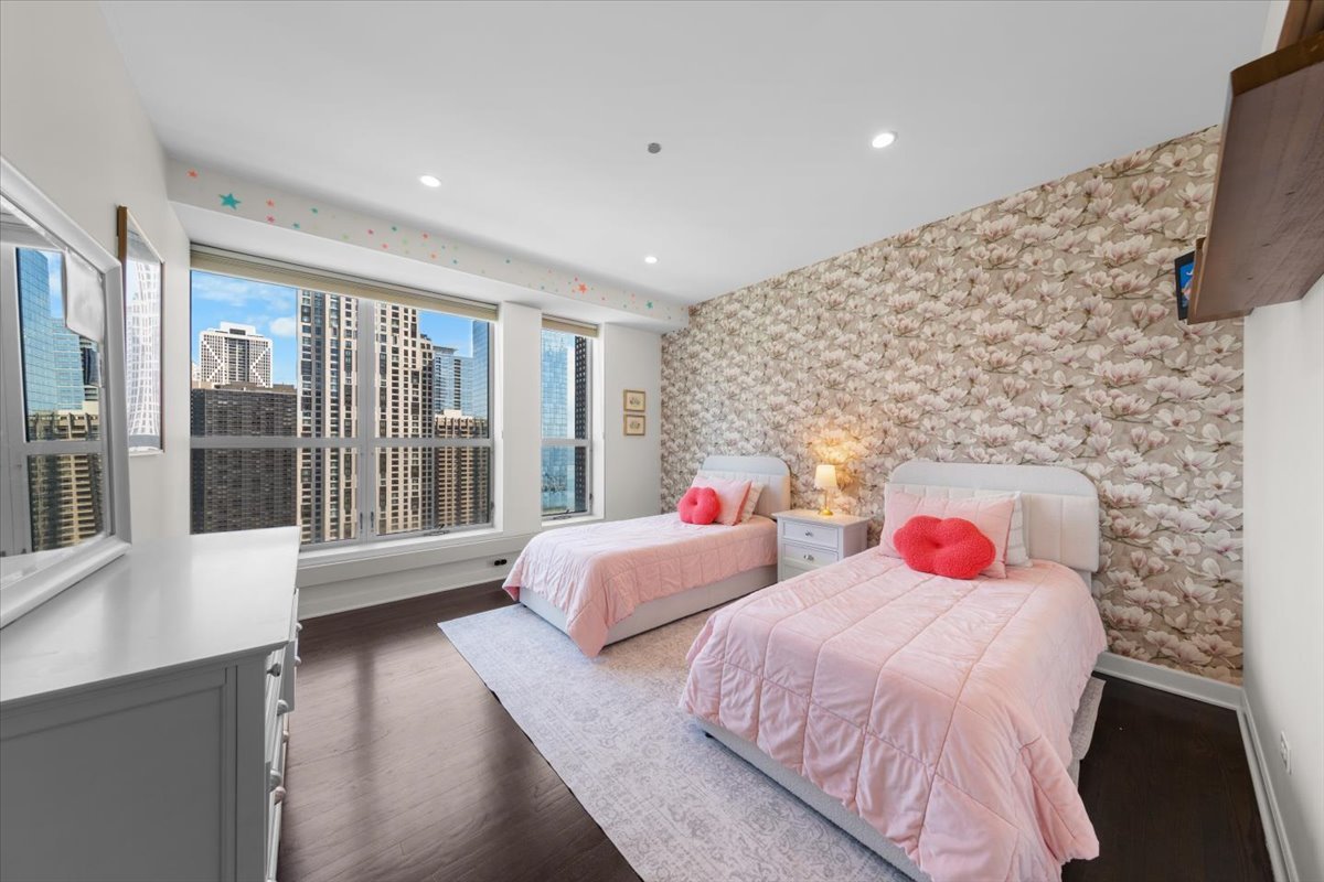 445 E NORTH WATER Street Unit: 2501