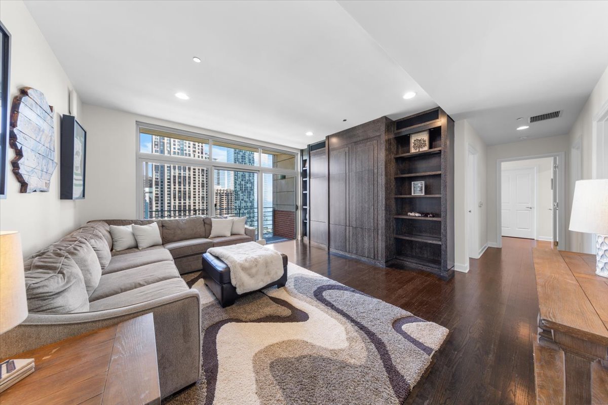445 E NORTH WATER Street Unit: 2501
