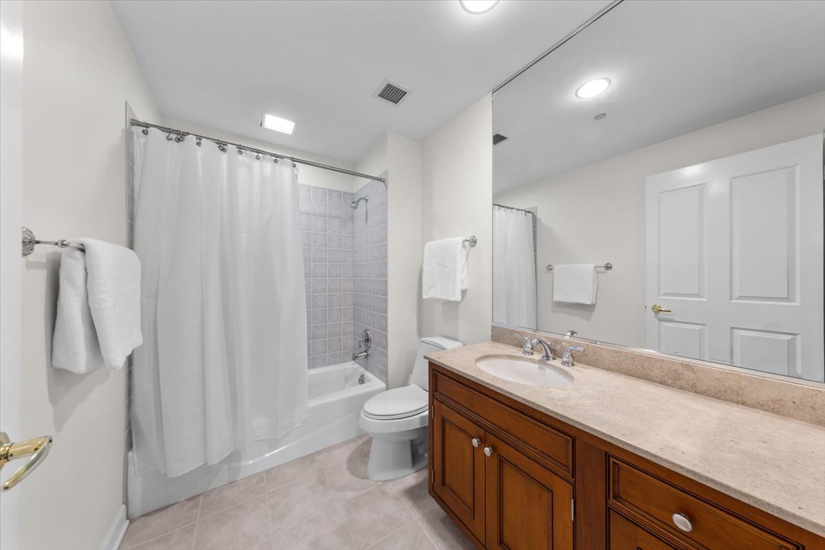 445 E NORTH WATER Street Unit: 2501