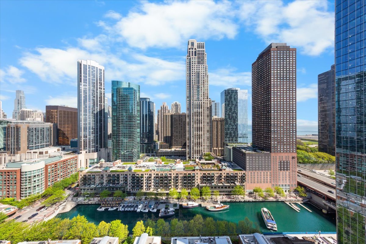 445 E NORTH WATER Street Unit: 2501