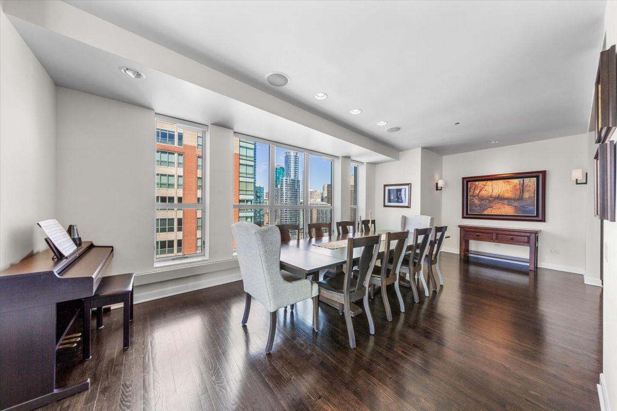 445 E NORTH WATER Street Unit: 2501