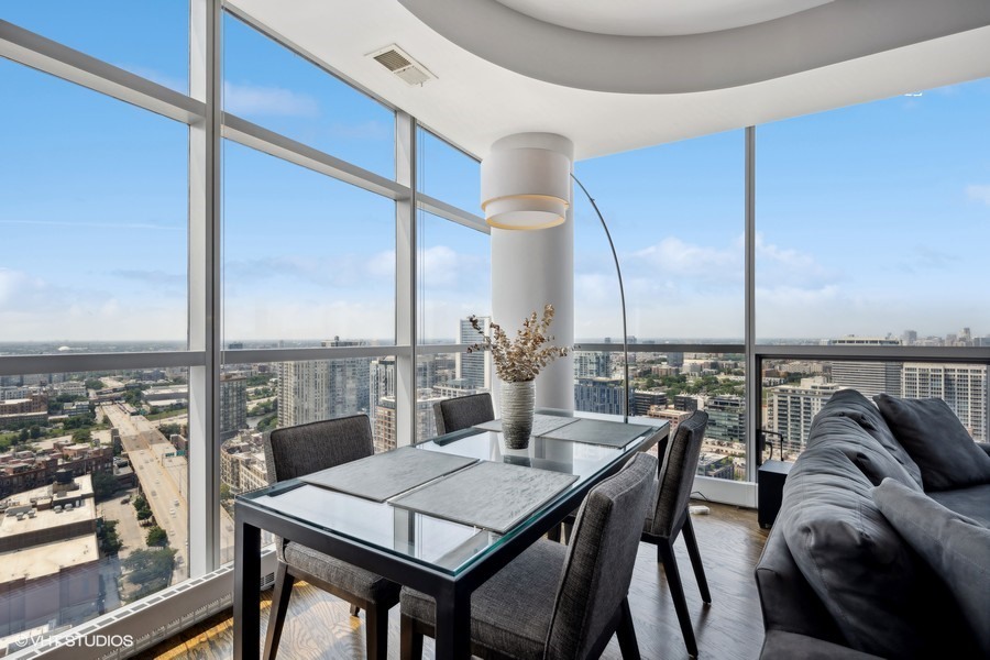 303 W OHIO Street Unit: 3107