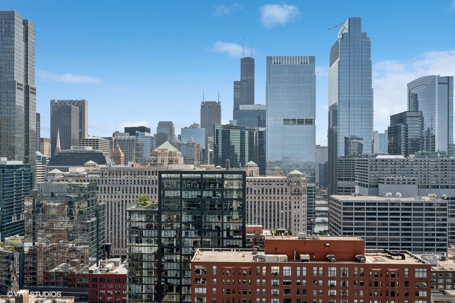 303 W OHIO Street Unit: 3107