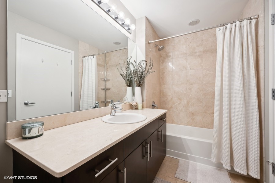 303 W OHIO Street Unit: 3107