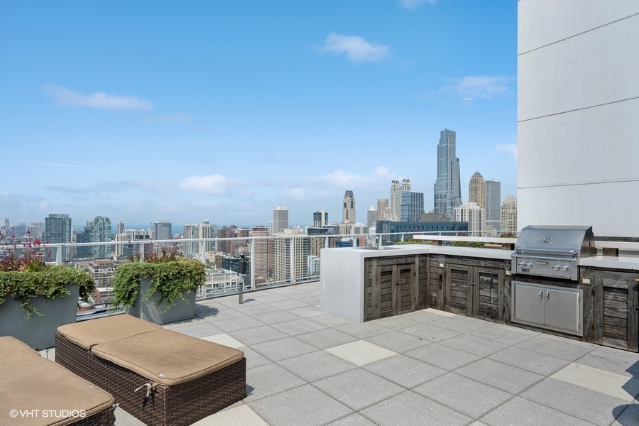 303 W OHIO Street Unit: 3107