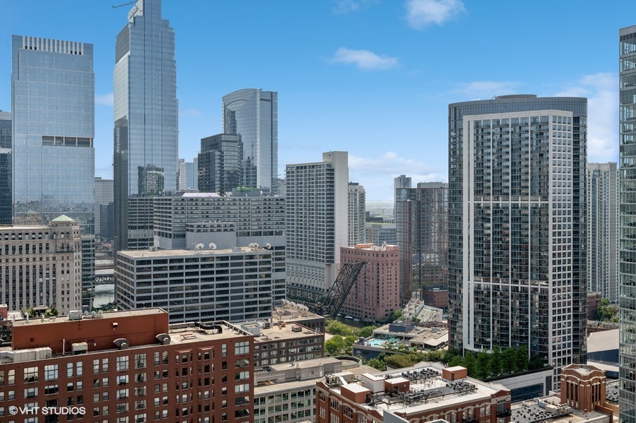 303 W OHIO Street Unit: 3107