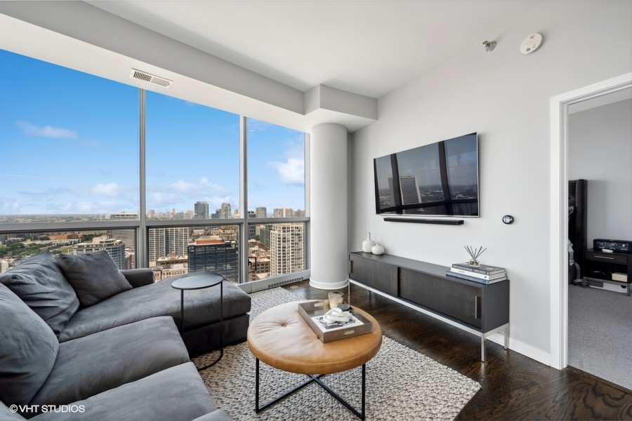 303 W OHIO Street Unit: 3107