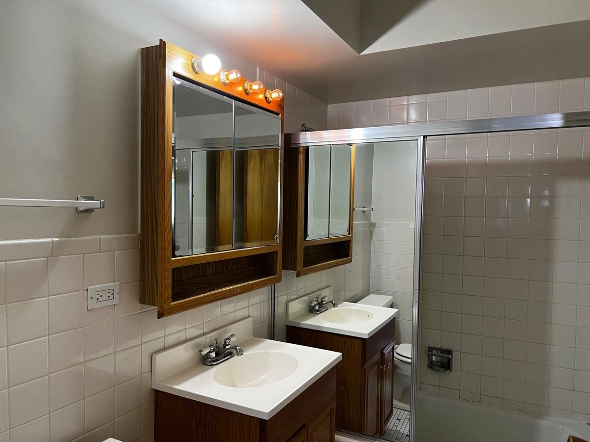 4036 N California Avenue Unit: 301
