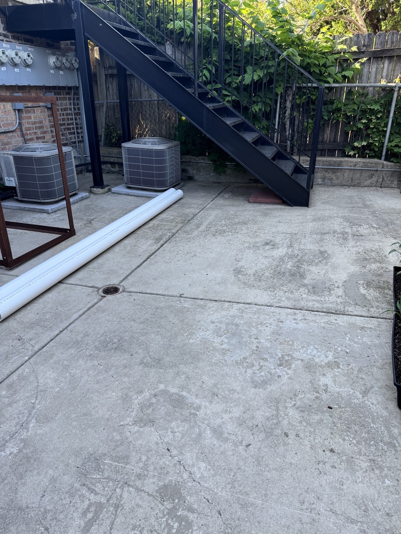 3145 S May Street Unit: 1F