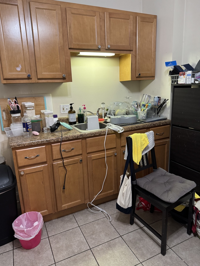 3145 S May Street Unit: 1F