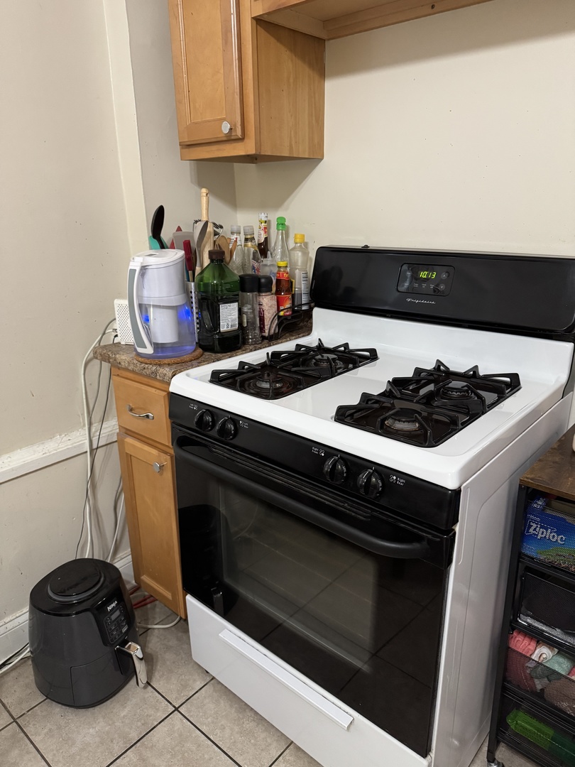 3145 S May Street Unit: 1F