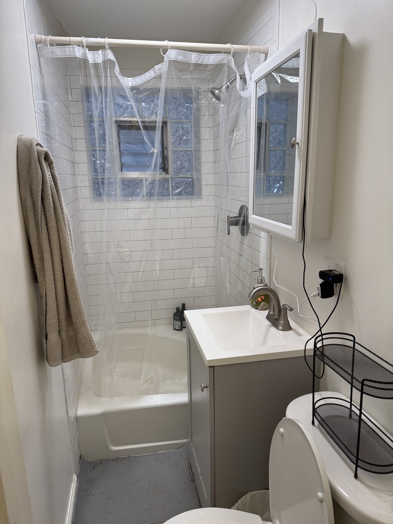 3145 S May Street Unit: 2R