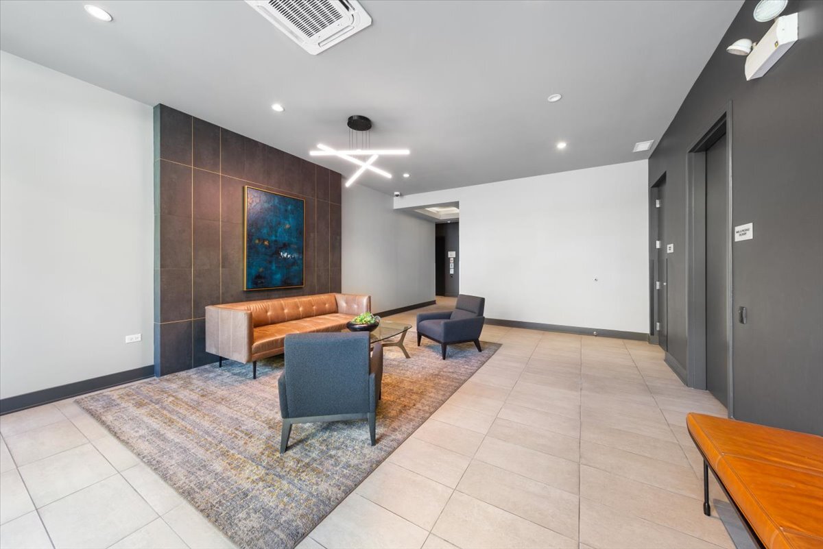 6 N Bishop Street Unit: 206