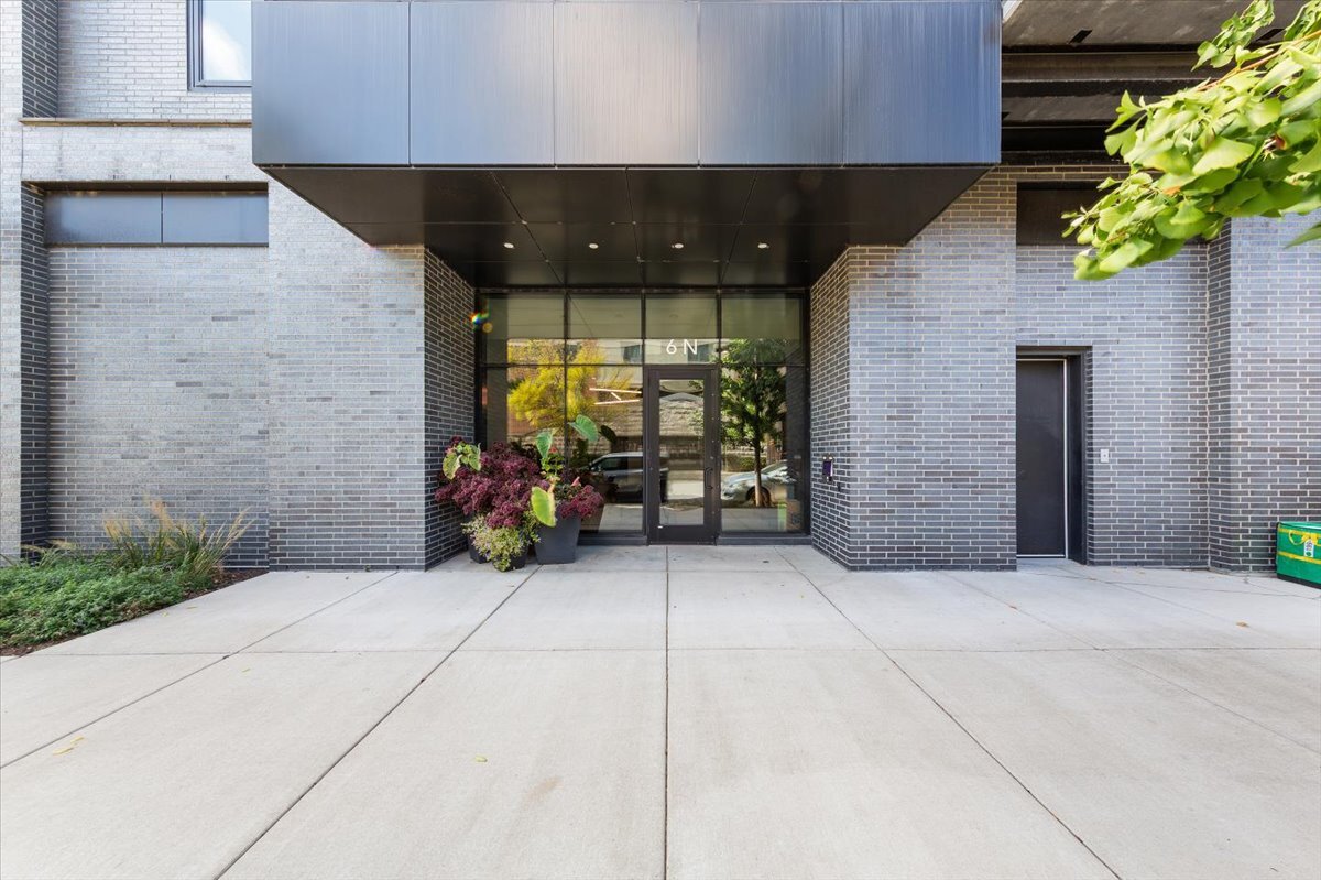 6 N Bishop Street Unit: 206