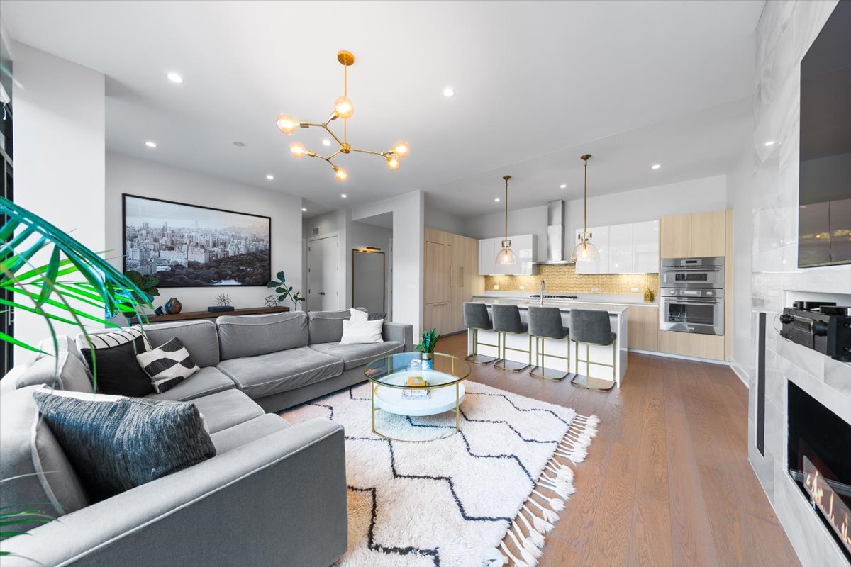 6 N Bishop Street Unit: 206