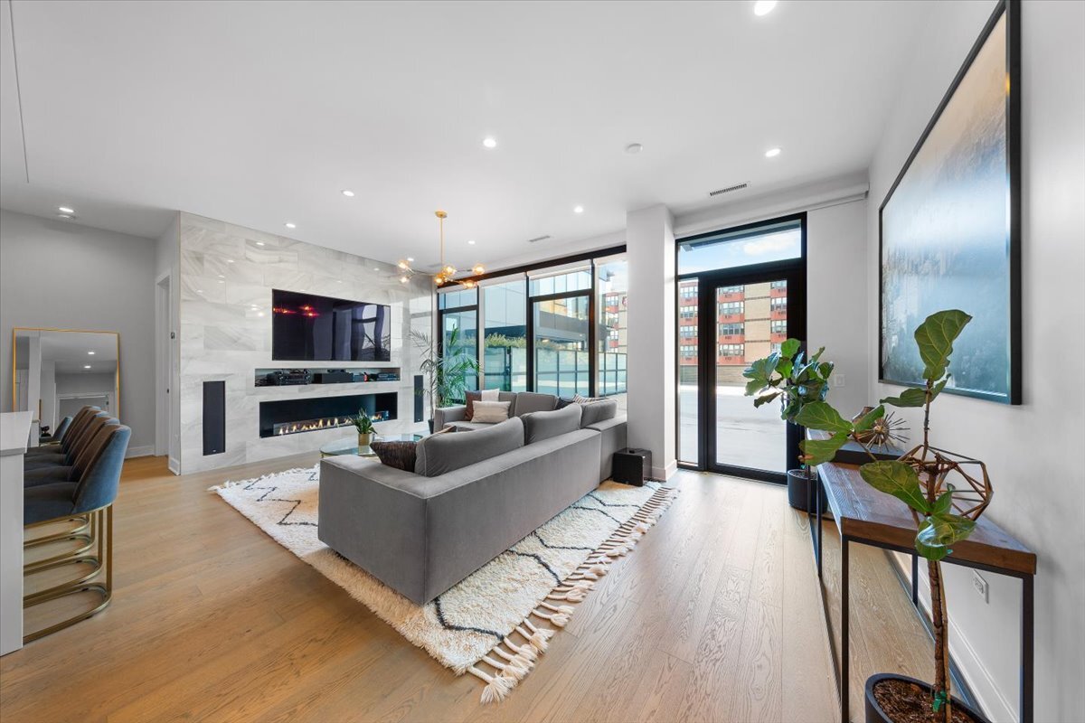 6 N Bishop Street Unit: 206