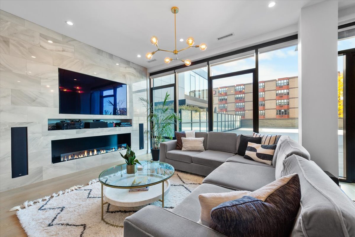 6 N Bishop Street Unit: 206