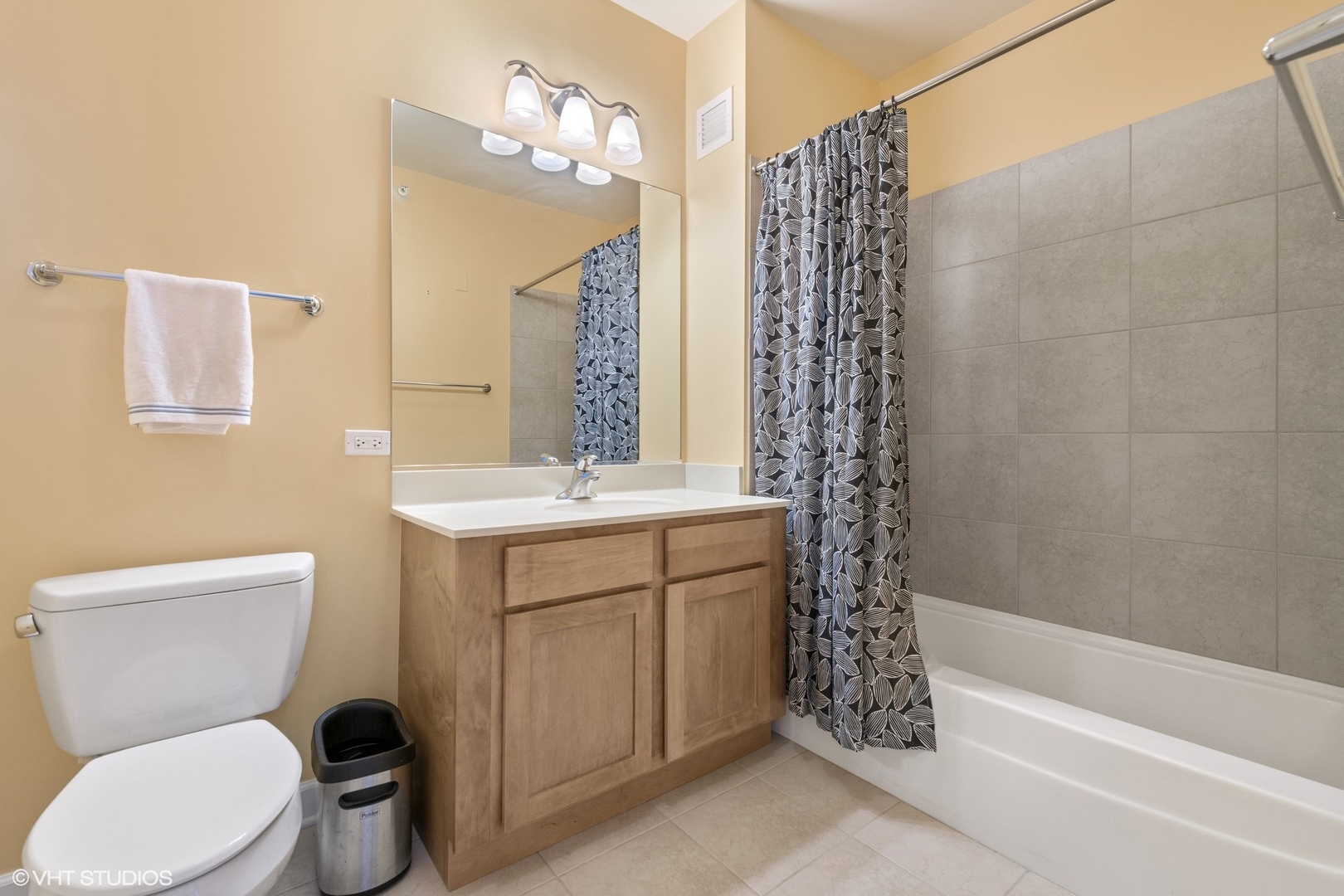 225 N Columbus Drive Unit: 6006