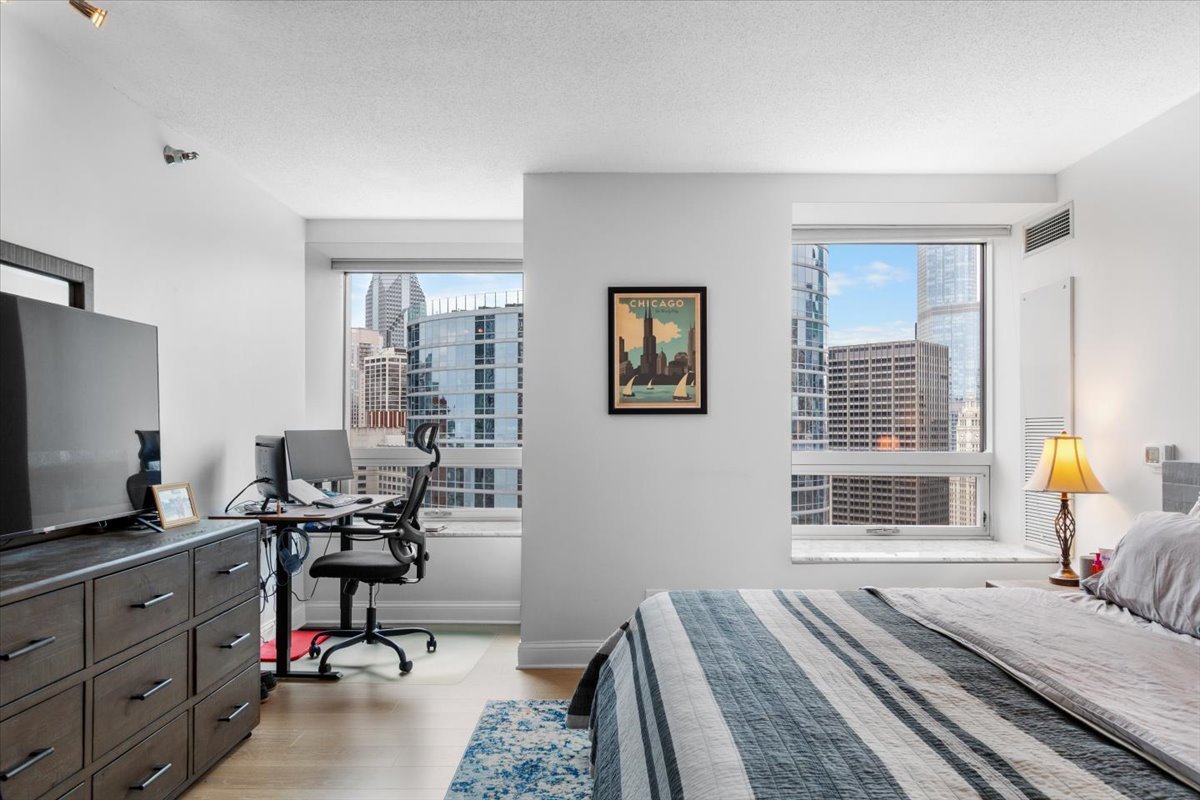 512 N MCCLURG Court Unit: 2910