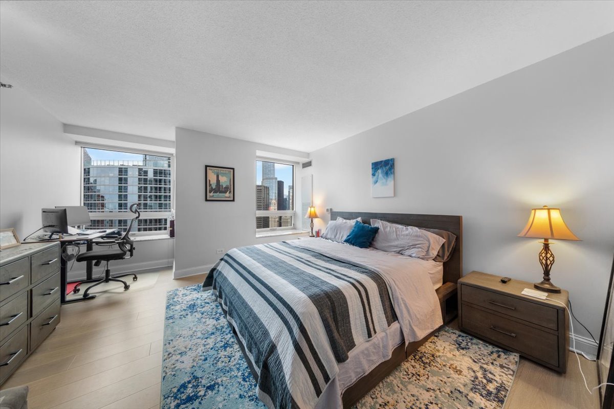 512 N MCCLURG Court Unit: 2910