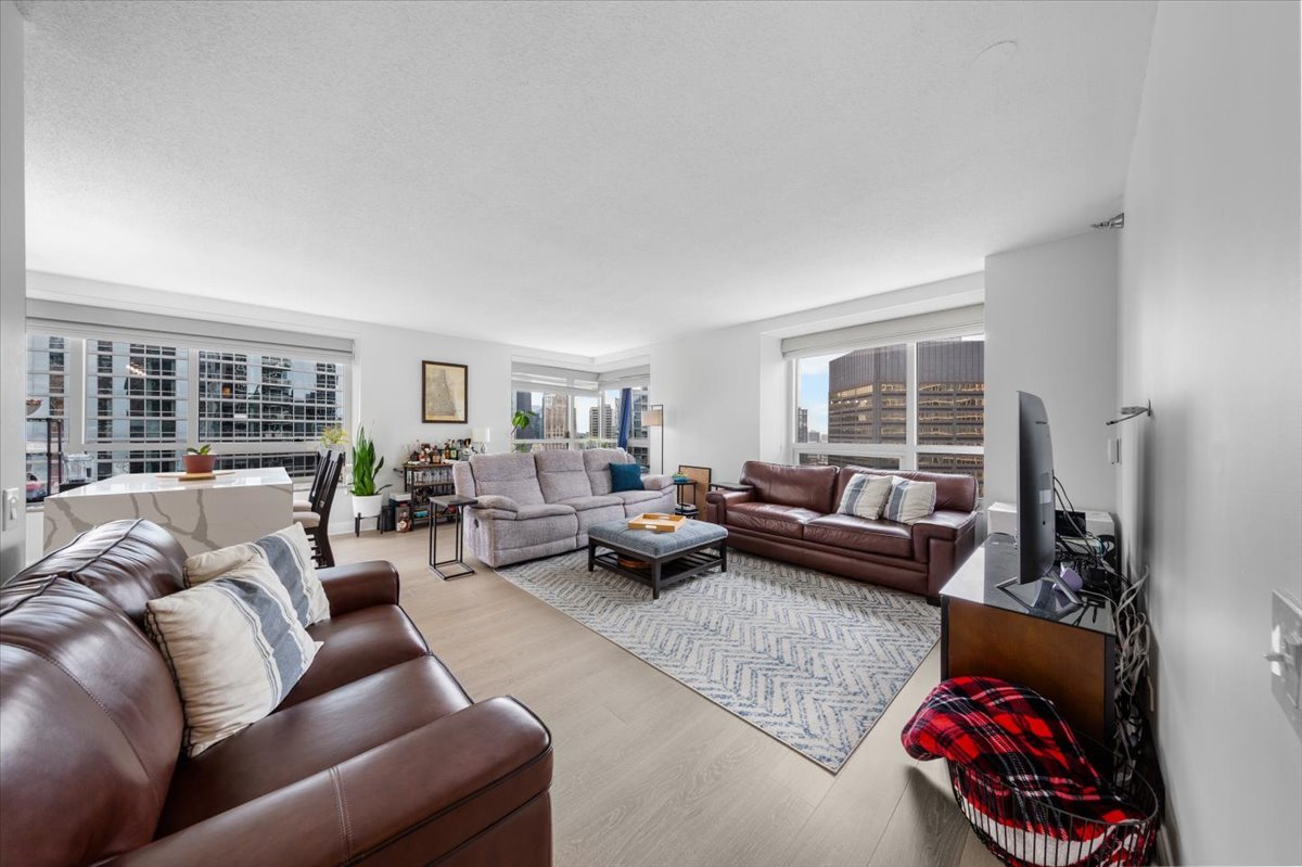 512 N MCCLURG Court Unit: 2910
