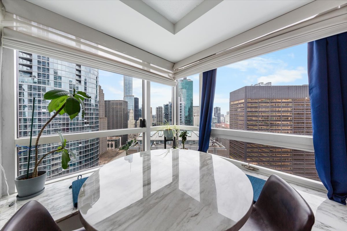 512 N MCCLURG Court Unit: 2910