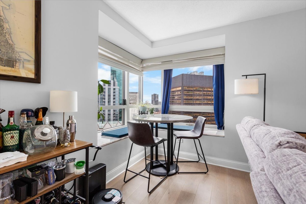512 N MCCLURG Court Unit: 2910