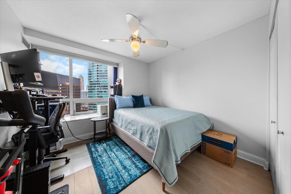 512 N MCCLURG Court Unit: 2910