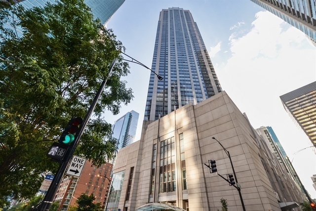 512 N MCCLURG Court Unit: 2910