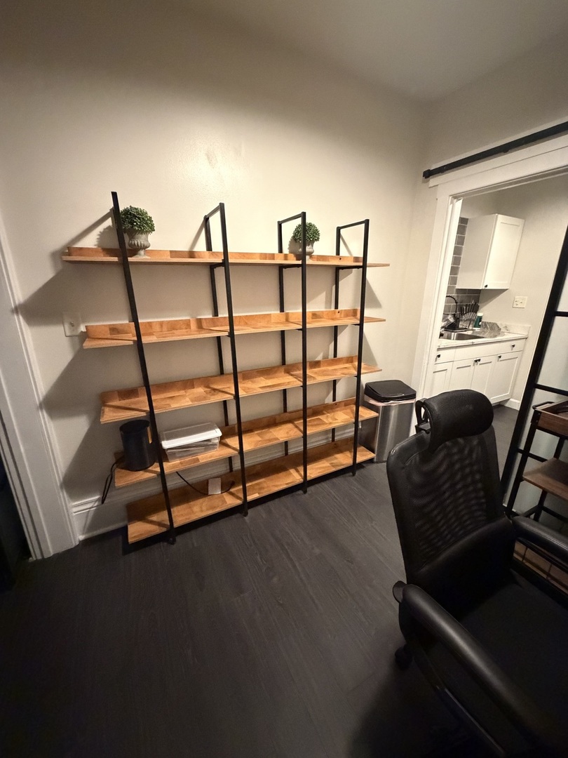 1709 W WALLEN Avenue Unit: 1J
