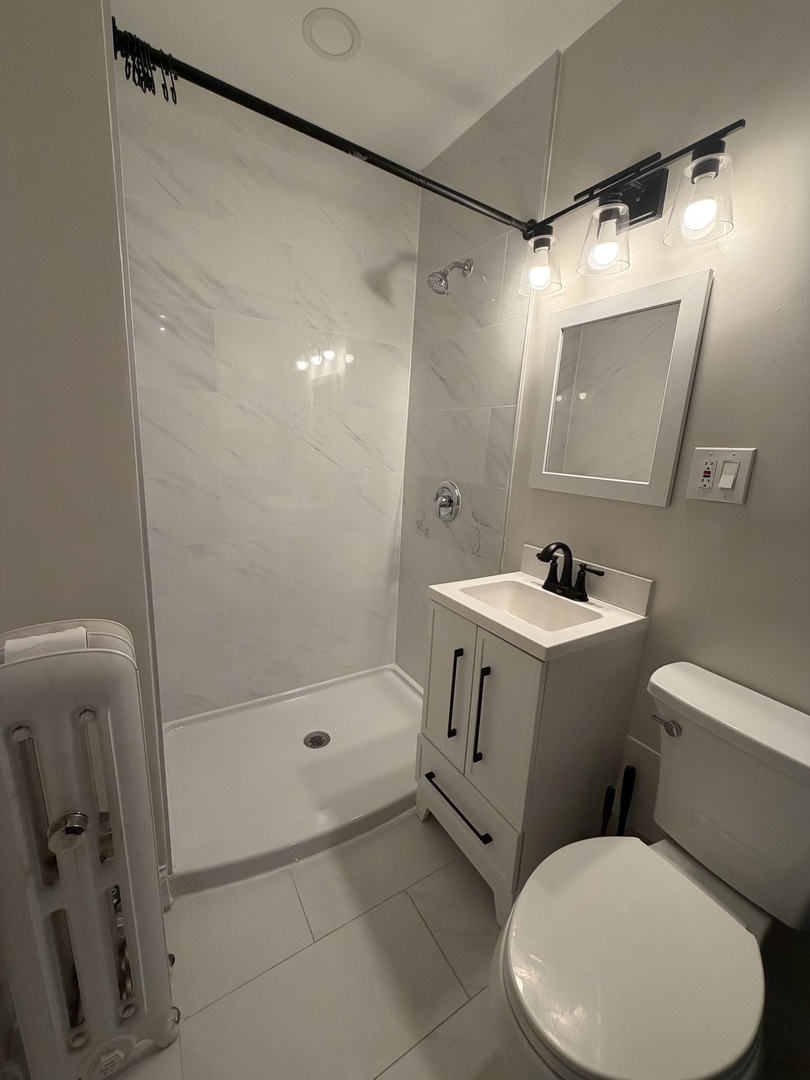1709 W WALLEN Avenue Unit: 1J