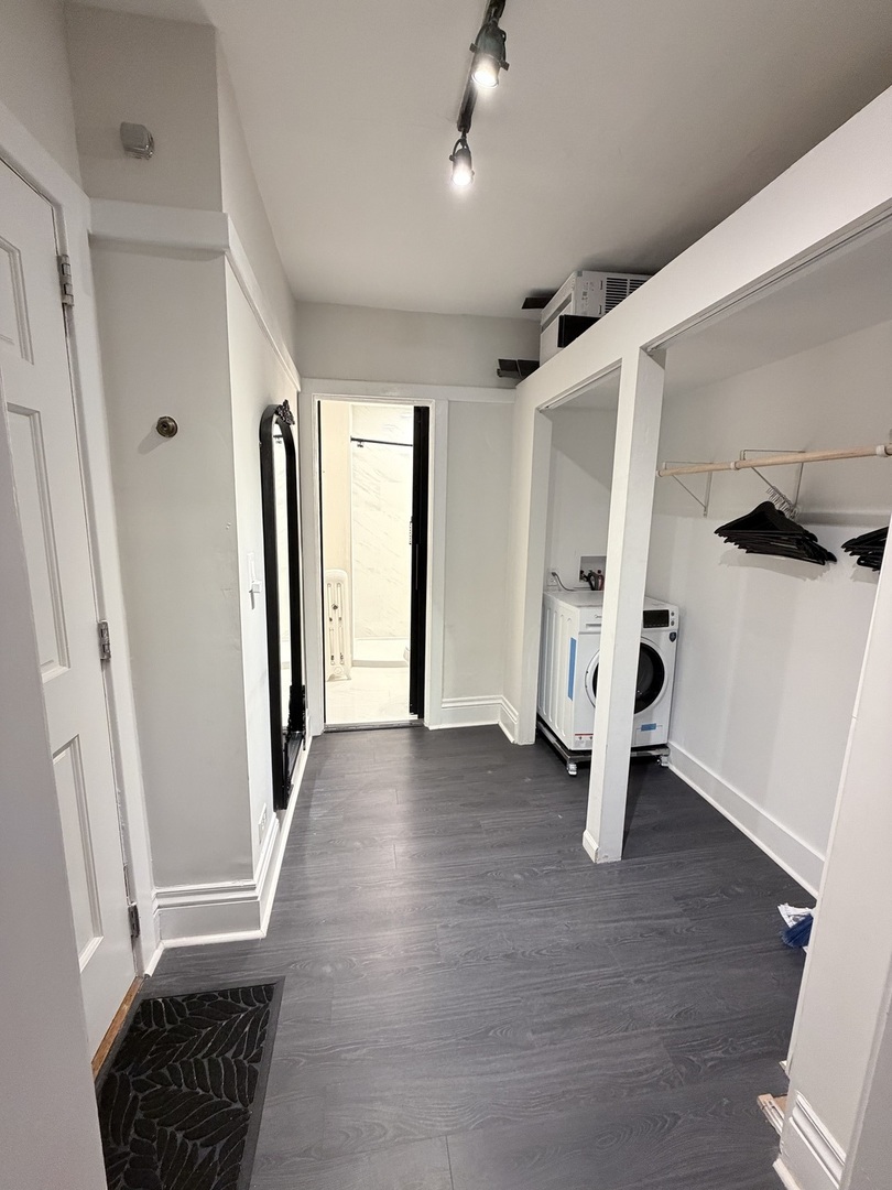 1709 W WALLEN Avenue Unit: 1J