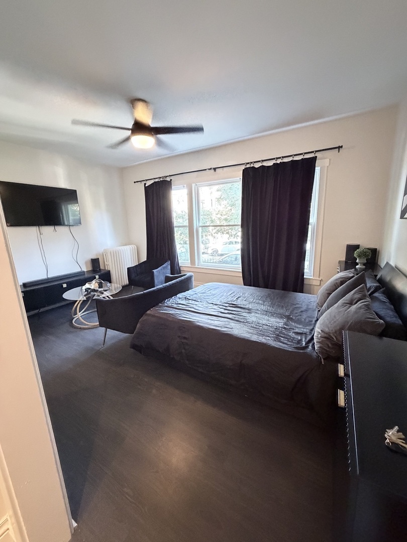 1709 W WALLEN Avenue Unit: 1J