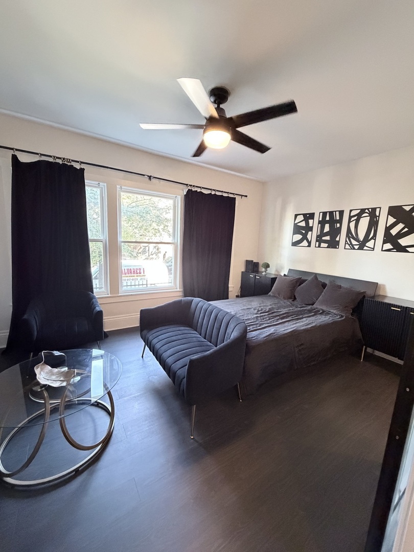 1709 W WALLEN Avenue Unit: 1J