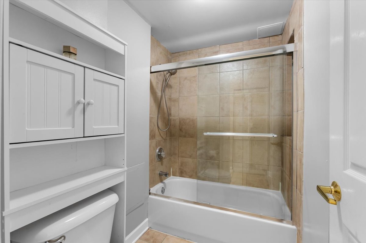 867 W Cornelia Avenue Unit: 1