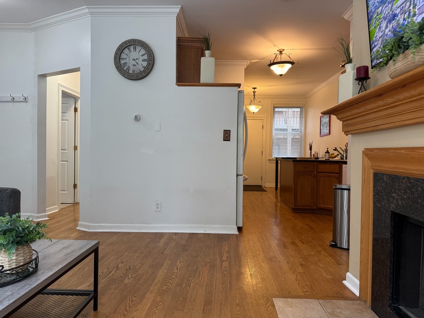 867 W Cornelia Avenue Unit: 1