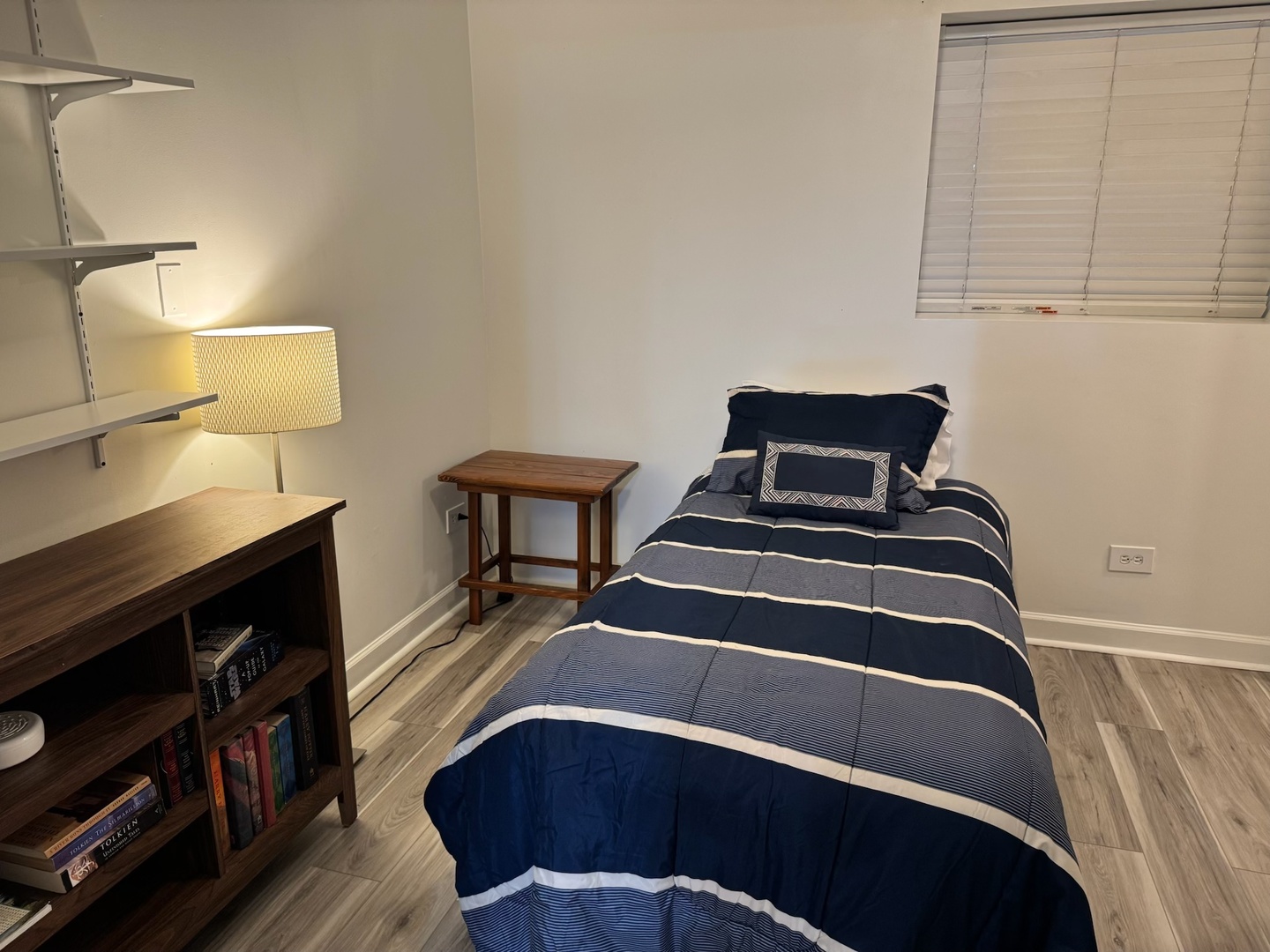 867 W Cornelia Avenue Unit: 1