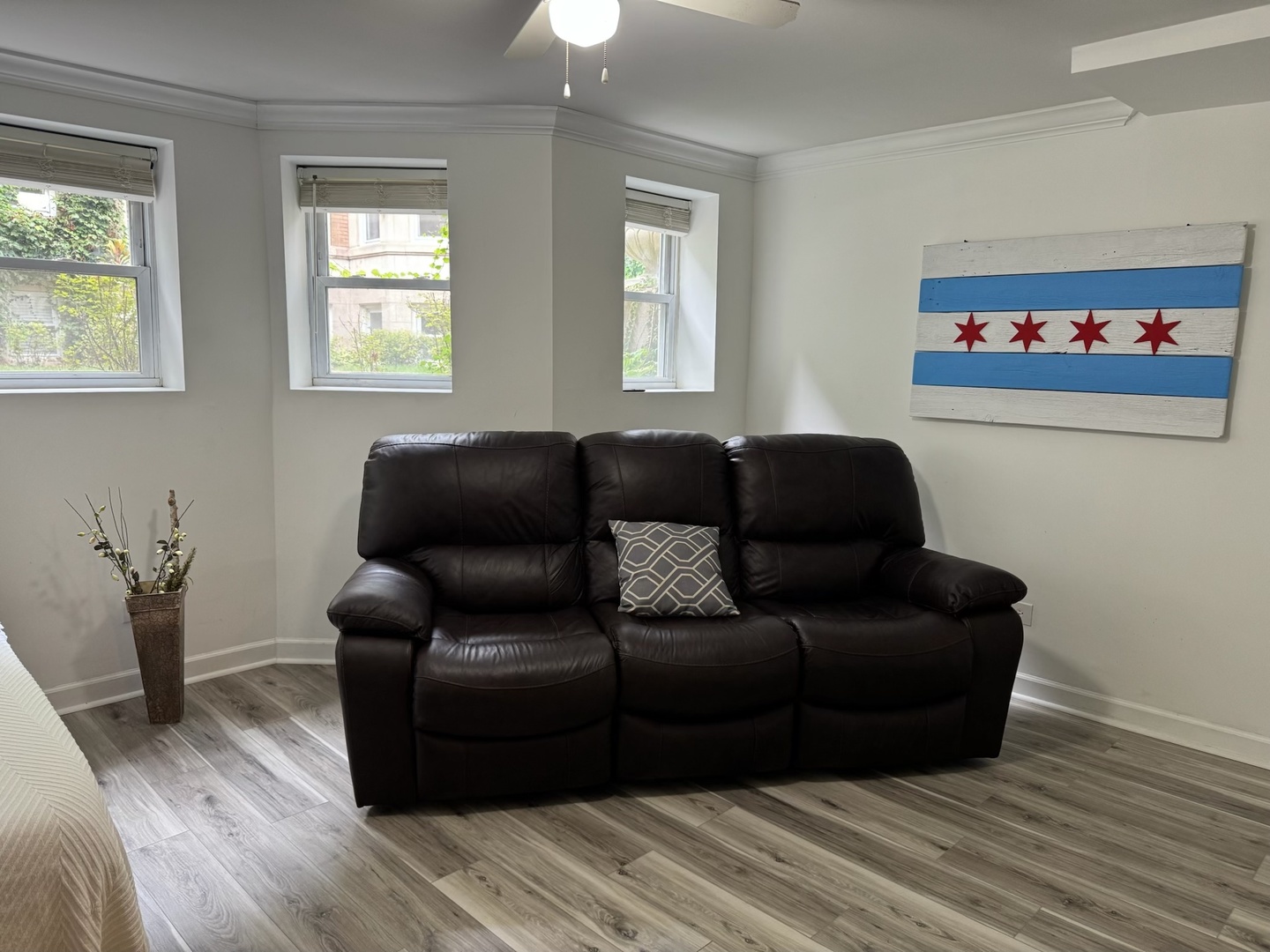 867 W Cornelia Avenue Unit: 1