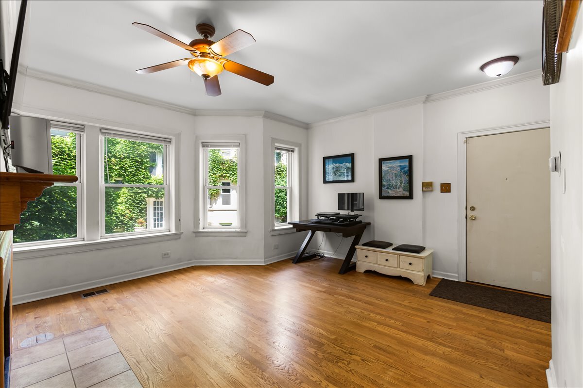 867 W Cornelia Avenue Unit: 1