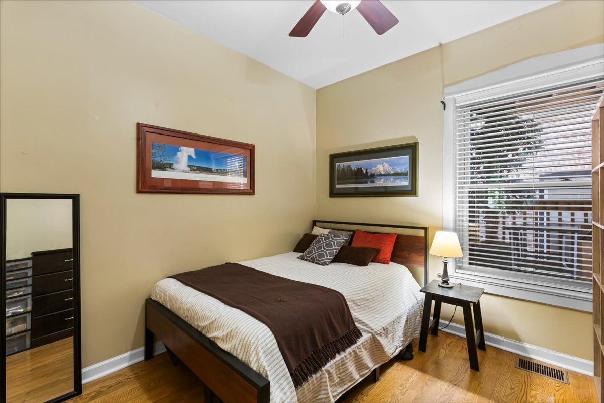 867 W Cornelia Avenue Unit: 1
