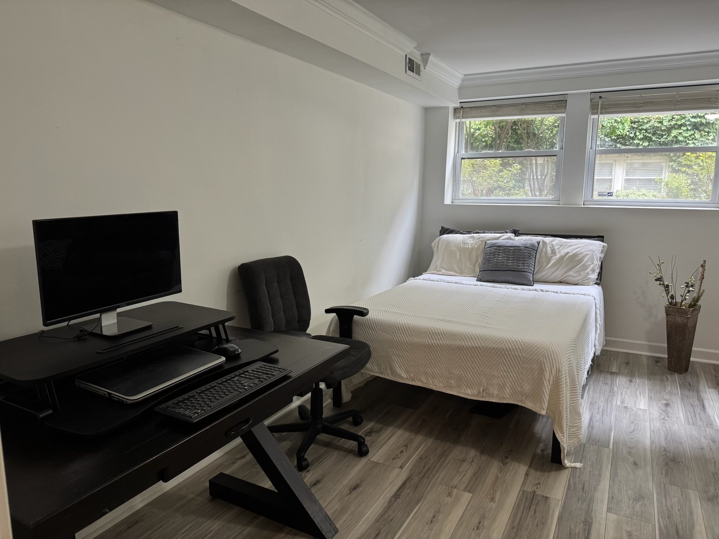867 W Cornelia Avenue Unit: 1