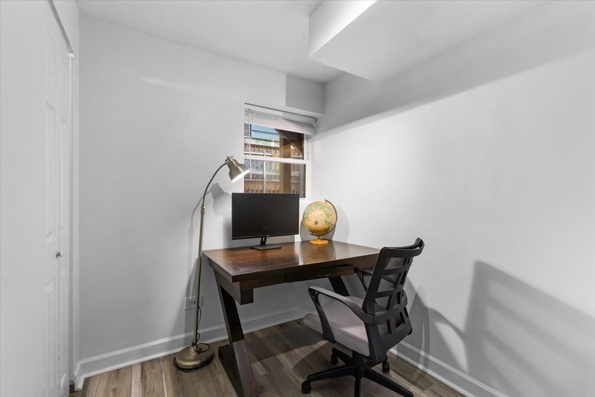867 W Cornelia Avenue Unit: 1
