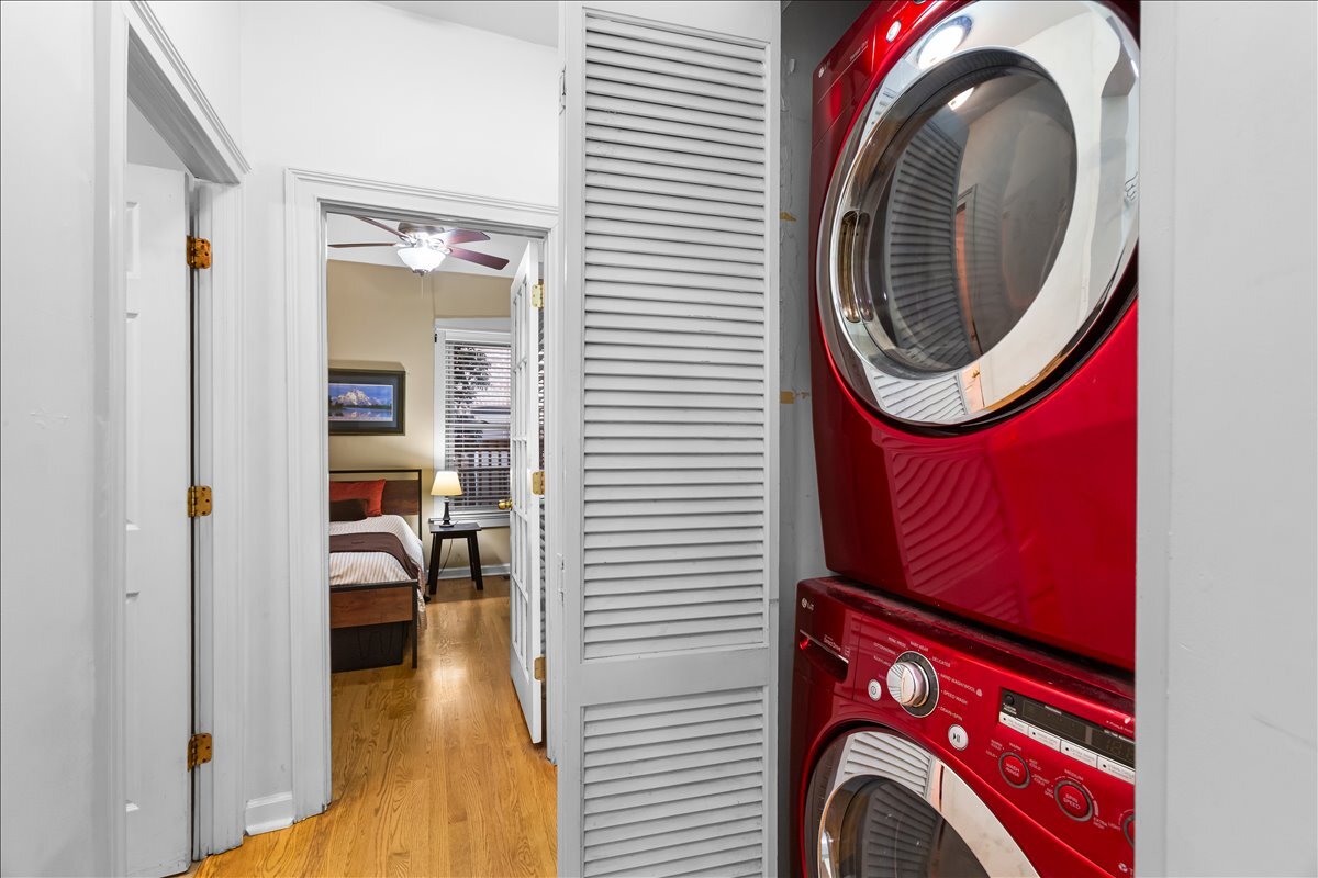 867 W Cornelia Avenue Unit: 1